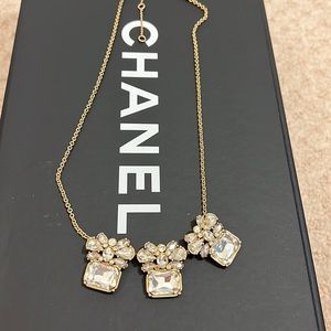 Banana republic elegant classic necklace